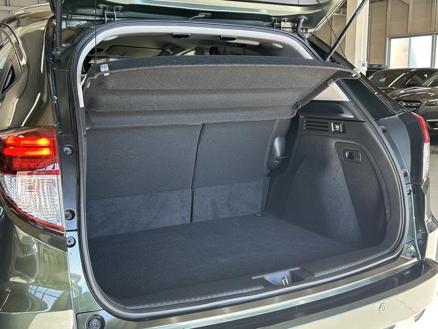 ヴェゼル ハイブリッド　Ｚ　ホンダセンシング　純正ナビ　衝突被害軽減ブレーキ　ＬＥＤヘッドランプ　アダプティブクルーズコントロール　コーナーセンサー　シートヒーター　プッシュスタート　純正ナビゲーション＆バックカメラ　ＥＴＣ　社外ドライブレコーダー（27枚目）