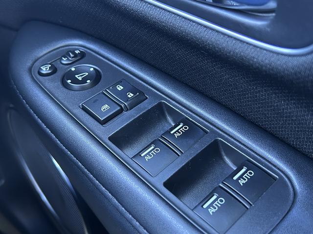 ヴェゼル ハイブリッド　Ｚ　ホンダセンシング　純正ナビ　衝突被害軽減ブレーキ　ＬＥＤヘッドランプ　アダプティブクルーズコントロール　コーナーセンサー　シートヒーター　プッシュスタート　純正ナビゲーション＆バックカメラ　ＥＴＣ　社外ドライブレコーダー（38枚目）