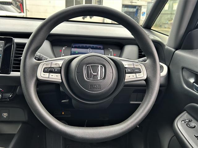 フィット ホーム　ホンダセンシング　メモリーナビ　禁煙車　衝突被害軽減ブレーキ　ＬＥＤヘッドランプ　オートハイビーム　プッシュエンジンスタート　サイド・カーテンエアバッグ　ギャザズメモリーナビ＆バックカメラ　前後ドライブレコーダー　ＥＴＣ２．０（23枚目）