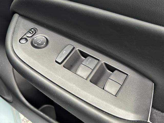 フィット ホーム　ホンダセンシング　メモリーナビ　禁煙車　衝突被害軽減ブレーキ　ＬＥＤヘッドランプ　オートハイビーム　プッシュエンジンスタート　サイド・カーテンエアバッグ　ギャザズメモリーナビ＆バックカメラ　前後ドライブレコーダー　ＥＴＣ２．０（40枚目）