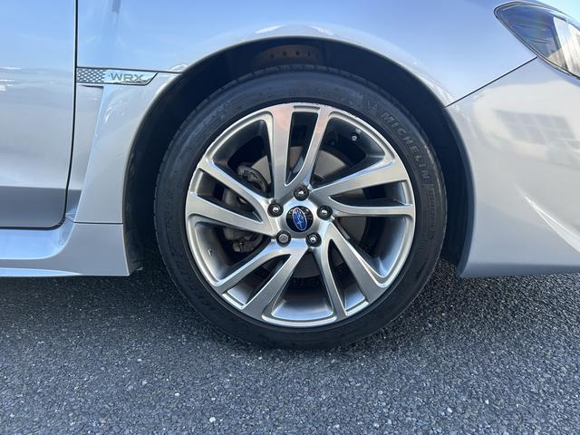 ＷＲＸ Ｓ４ ２．０ＧＴ－Ｓアイサイト　前席パワーシート　１８インチアルミ　ビルシュタインサスペンション　半革シート　アイサイトバージョン３　リヤリップスポイラー　トランクスルー　ＬＥＤヘッドランプ　カロッツェリアＨＤＤナビ＆バックカメラ　ＥＴＣ２．０（7枚目）