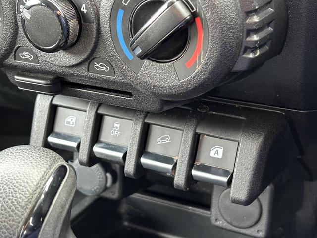 ジムニー ＸＧ　車検整備２年付き　カロッツェリアナビ　タイヤ新品渡し　ヒルディセントコントロール　リモコンキー　横滑り防止装置　ヒルホールドコントロール　１オーナー車　サイド・カーテンエアバッグ　カロッツェリアナビ　ブルートゥースオーディオ対応（19枚目）