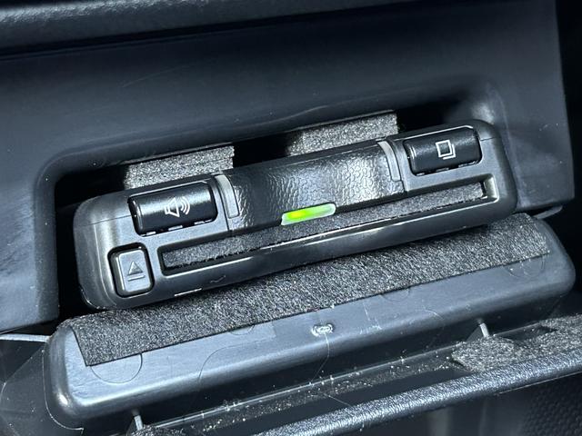 レガシィアウトバック リミテッド アイサイトX 前席パワーシート 車検整備2年付 ドライバーモニタリングシステム 前席電動 大型ナビモニター 液晶メーター ETC2.0 ドライブレコーダー 後側方レーダー ステアリング連動ヘッドライト&オートハイビーム ルーフレール(17枚目)