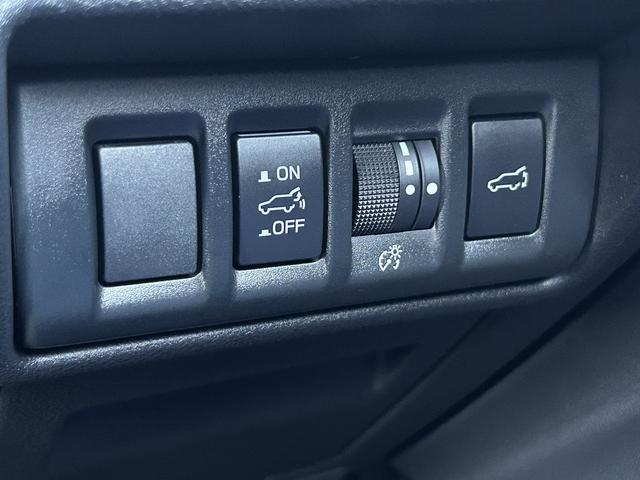 レガシィアウトバック リミテッド アイサイトX 前席パワーシート 車検整備2年付 ドライバーモニタリングシステム 前席電動 大型ナビモニター 液晶メーター ETC2.0 ドライブレコーダー 後側方レーダー ステアリング連動ヘッドライト&オートハイビーム ルーフレール(27枚目)