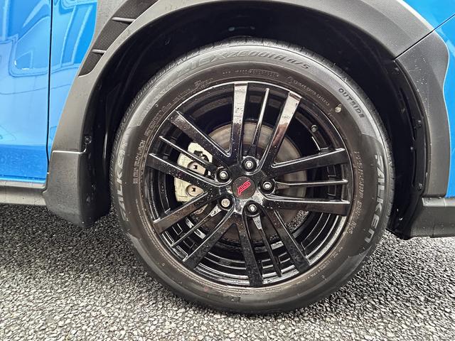 クロストレック リミテッド　サンルーフ　１１．６インチセンターモニター　大型ナビ　全周囲カメラ　ハンドルヒーター　サンルーフ　自動防眩ミラー　ドライバーモニタリングシステム　前席パワーシート　ＳＴＩアルミホイール・ルーフスポイラー　後方ソナー（7枚目）