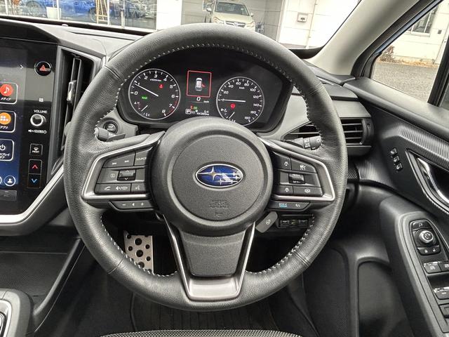 クロストレック リミテッド　サンルーフ　１１．６インチセンターモニター　大型ナビ　全周囲カメラ　ハンドルヒーター　サンルーフ　自動防眩ミラー　ドライバーモニタリングシステム　前席パワーシート　ＳＴＩアルミホイール・ルーフスポイラー　後方ソナー（22枚目）