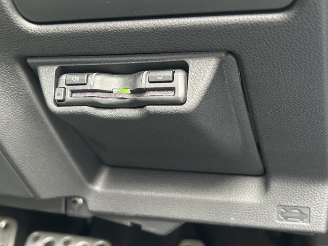 クロストレック リミテッド　サンルーフ　１１．６インチセンターモニター　大型ナビ　全周囲カメラ　ハンドルヒーター　サンルーフ　自動防眩ミラー　ドライバーモニタリングシステム　前席パワーシート　ＳＴＩアルミホイール・ルーフスポイラー　後方ソナー（28枚目）