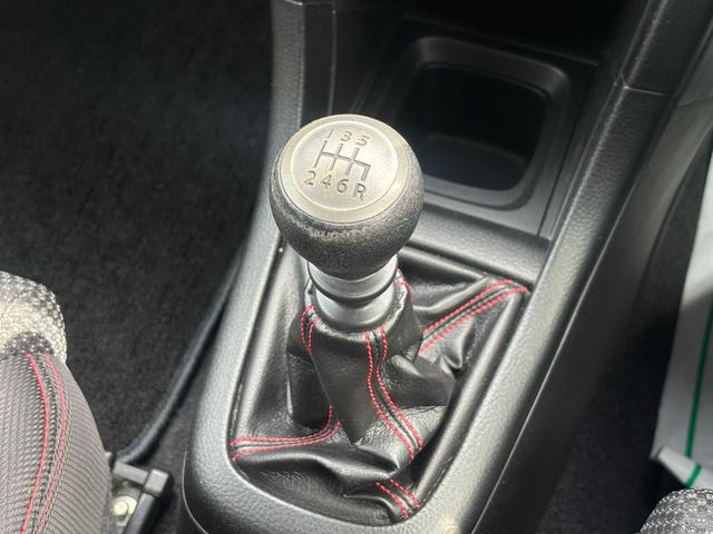 スイフトスポーツ ベースグレード ベースグレード(5名) 1オーナー禁煙車 1型 6速MT ディスチャージヘッドランプ装着車 イクリプスナビAVN-Z02i バックカメラ コムテック前後ドラレコ ETC(16枚目)