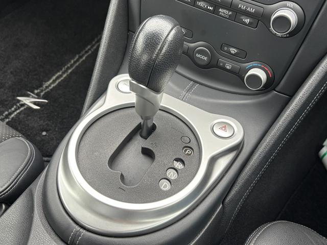 フェアレディZ バージョンT 7AT カーウイングスナビ 2022年地図更新 バックカメラ ETC スマートキー×2 HID BOSEサウンド 純正AW18インチ ヨコハマタイヤ2019年 2015年〜2023年整備記録簿有(16枚目)