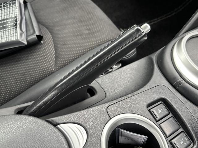 フェアレディZ バージョンT 7AT カーウイングスナビ 2022年地図更新 バックカメラ ETC スマートキー×2 HID BOSEサウンド 純正AW18インチ ヨコハマタイヤ2019年 2015年〜2023年整備記録簿有(61枚目)