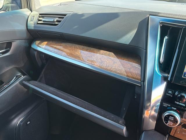 ヴェルファイアハイブリッド エグゼクティブラウンジ　１オーナー禁煙車　純正９型ナビ　ツインムーンルーフ　全方位モニター　１２．１型フリップダウンモニター　ＢＯＳＥサウンド　ドラレコ　ＥＴＣ２．０　モデリスタエアロ　両側パワスラ　純正ＡＷ１７インチ（19枚目）