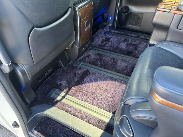 ヴェルファイアハイブリッド エグゼクティブラウンジ　１オーナー禁煙車　純正９型ナビ　ツインムーンルーフ　全方位モニター　１２．１型フリップダウンモニター　ＢＯＳＥサウンド　ドラレコ　ＥＴＣ２．０　モデリスタエアロ　両側パワスラ　純正ＡＷ１７インチ（25枚目）