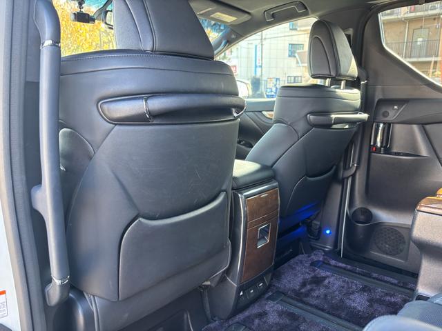 ヴェルファイアハイブリッド エグゼクティブラウンジ　１オーナー禁煙車　純正９型ナビ　ツインムーンルーフ　全方位モニター　１２．１型フリップダウンモニター　ＢＯＳＥサウンド　ドラレコ　ＥＴＣ２．０　モデリスタエアロ　両側パワスラ　純正ＡＷ１７インチ（26枚目）