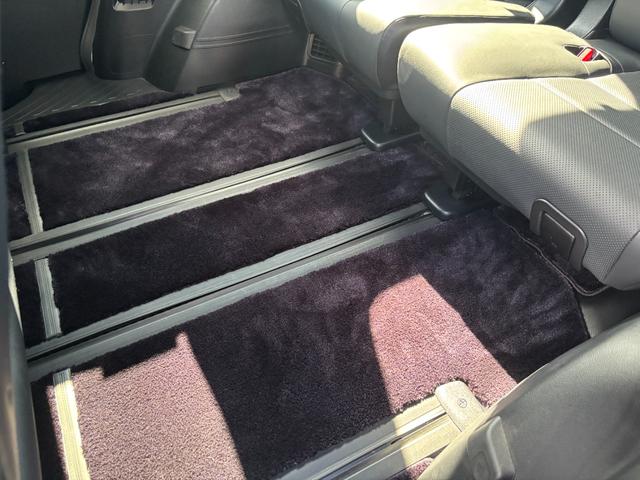 ヴェルファイアハイブリッド エグゼクティブラウンジ　１オーナー禁煙車　純正９型ナビ　ツインムーンルーフ　全方位モニター　１２．１型フリップダウンモニター　ＢＯＳＥサウンド　ドラレコ　ＥＴＣ２．０　モデリスタエアロ　両側パワスラ　純正ＡＷ１７インチ（30枚目）