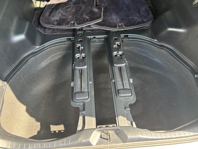 ヴェルファイアハイブリッド エグゼクティブラウンジ　１オーナー禁煙車　純正９型ナビ　ツインムーンルーフ　全方位モニター　１２．１型フリップダウンモニター　ＢＯＳＥサウンド　ドラレコ　ＥＴＣ２．０　モデリスタエアロ　両側パワスラ　純正ＡＷ１７インチ（32枚目）