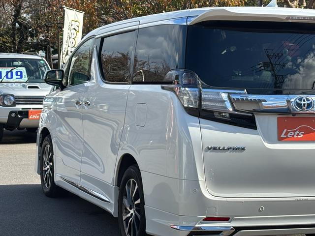 ヴェルファイアハイブリッド エグゼクティブラウンジ　１オーナー禁煙車　純正９型ナビ　ツインムーンルーフ　全方位モニター　１２．１型フリップダウンモニター　ＢＯＳＥサウンド　ドラレコ　ＥＴＣ２．０　モデリスタエアロ　両側パワスラ　純正ＡＷ１７インチ（43枚目）