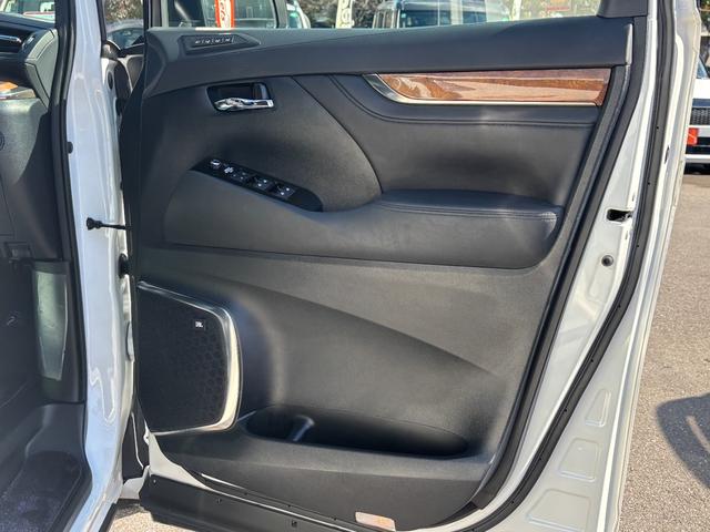 ヴェルファイアハイブリッド エグゼクティブラウンジ　１オーナー禁煙車　純正９型ナビ　ツインムーンルーフ　全方位モニター　１２．１型フリップダウンモニター　ＢＯＳＥサウンド　ドラレコ　ＥＴＣ２．０　モデリスタエアロ　両側パワスラ　純正ＡＷ１７インチ（55枚目）