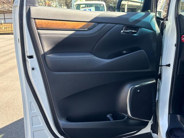 ヴェルファイアハイブリッド エグゼクティブラウンジ　１オーナー禁煙車　純正９型ナビ　ツインムーンルーフ　全方位モニター　１２．１型フリップダウンモニター　ＢＯＳＥサウンド　ドラレコ　ＥＴＣ２．０　モデリスタエアロ　両側パワスラ　純正ＡＷ１７インチ（56枚目）