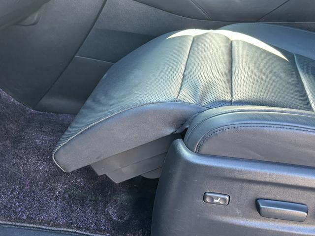 ヴェルファイアハイブリッド エグゼクティブラウンジ　１オーナー禁煙車　純正９型ナビ　ツインムーンルーフ　全方位モニター　１２．１型フリップダウンモニター　ＢＯＳＥサウンド　ドラレコ　ＥＴＣ２．０　モデリスタエアロ　両側パワスラ　純正ＡＷ１７インチ（63枚目）