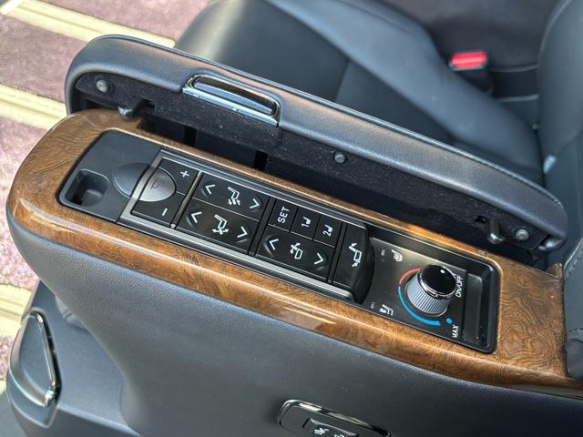 ヴェルファイアハイブリッド エグゼクティブラウンジ　１オーナー禁煙車　純正９型ナビ　ツインムーンルーフ　全方位モニター　１２．１型フリップダウンモニター　ＢＯＳＥサウンド　ドラレコ　ＥＴＣ２．０　モデリスタエアロ　両側パワスラ　純正ＡＷ１７インチ（66枚目）