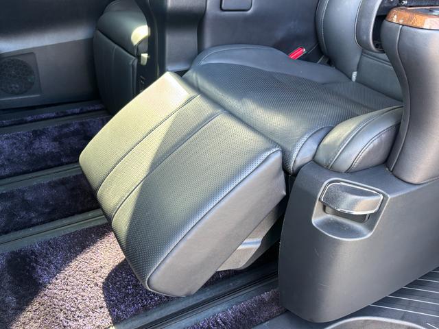 ヴェルファイアハイブリッド エグゼクティブラウンジ　１オーナー禁煙車　純正９型ナビ　ツインムーンルーフ　全方位モニター　１２．１型フリップダウンモニター　ＢＯＳＥサウンド　ドラレコ　ＥＴＣ２．０　モデリスタエアロ　両側パワスラ　純正ＡＷ１７インチ（68枚目）