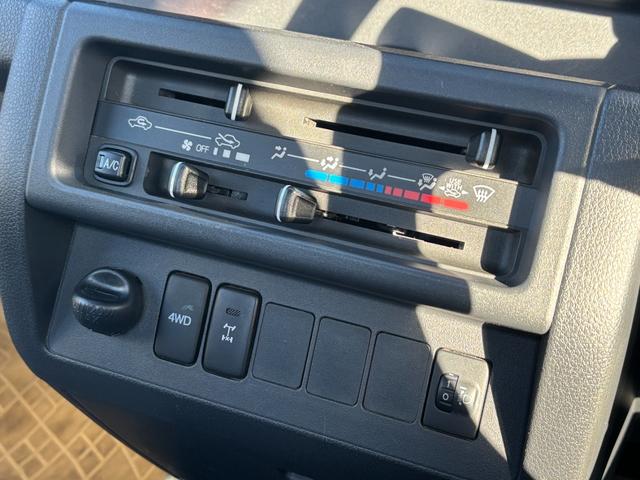 ハイゼットトラック スタンダード　農用スペシャル　５ＭＴ　４ＷＤ　３方開　取説記録簿付　荷台作業灯（11枚目）