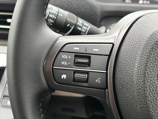 フリード ｅ：ＨＥＶエアー　ＥＸ　登録済未使用車　３列６人　ホンダセンシング　１１．４インチナビ２４７ＶＦＬＩ　全方位モニタ　ナビ連動ＥＴＣ２．０　前後ドラレコＤＲＣ２ＣＡＭセット　両側パワスラ　フレッシュキーパー施工済　新車保証継承（7枚目）