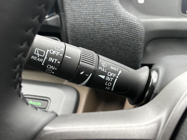 フリード ｅ：ＨＥＶエアー　ＥＸ　登録済未使用車　３列６人　ホンダセンシング　１１．４インチナビ２４７ＶＦＬＩ　全方位モニタ　ナビ連動ＥＴＣ２．０　前後ドラレコＤＲＣ２ＣＡＭセット　両側パワスラ　フレッシュキーパー施工済　新車保証継承（9枚目）