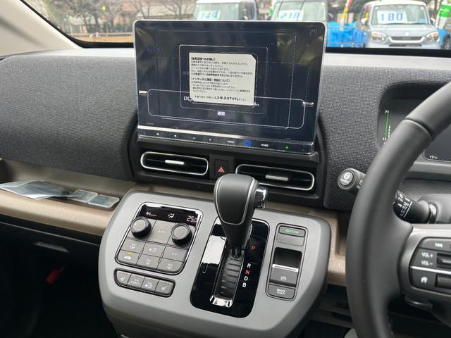 フリード ｅ：ＨＥＶエアー　ＥＸ　登録済未使用車　３列６人　ホンダセンシング　１１．４インチナビ２４７ＶＦＬＩ　全方位モニタ　ナビ連動ＥＴＣ２．０　前後ドラレコＤＲＣ２ＣＡＭセット　両側パワスラ　フレッシュキーパー施工済　新車保証継承（11枚目）