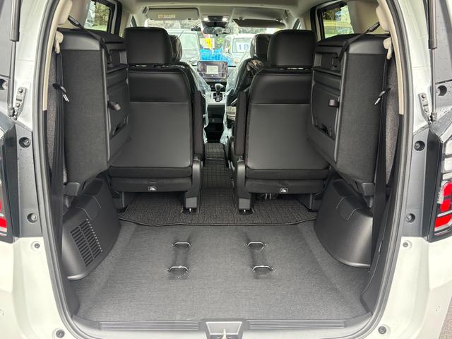 フリード ｅ：ＨＥＶエアー　ＥＸ　登録済未使用車　３列６人　ホンダセンシング　１１．４インチナビ２４７ＶＦＬＩ　全方位モニタ　ナビ連動ＥＴＣ２．０　前後ドラレコＤＲＣ２ＣＡＭセット　両側パワスラ　フレッシュキーパー施工済　新車保証継承（27枚目）