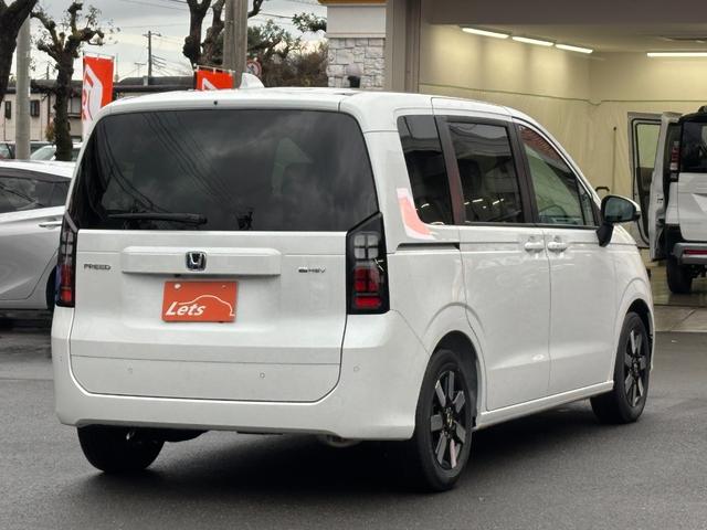 フリード ｅ：ＨＥＶエアー　ＥＸ　登録済未使用車　３列６人　ホンダセンシング　１１．４インチナビ２４７ＶＦＬＩ　全方位モニタ　ナビ連動ＥＴＣ２．０　前後ドラレコＤＲＣ２ＣＡＭセット　両側パワスラ　フレッシュキーパー施工済　新車保証継承（44枚目）