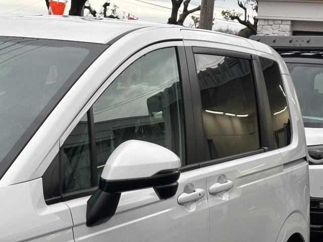 フリード ｅ：ＨＥＶエアー　ＥＸ　登録済未使用車　３列６人　ホンダセンシング　１１．４インチナビ２４７ＶＦＬＩ　全方位モニタ　ナビ連動ＥＴＣ２．０　前後ドラレコＤＲＣ２ＣＡＭセット　両側パワスラ　フレッシュキーパー施工済　新車保証継承（48枚目）