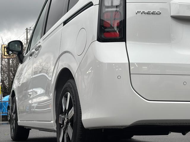 フリード ｅ：ＨＥＶエアー　ＥＸ　登録済未使用車　３列６人　ホンダセンシング　１１．４インチナビ２４７ＶＦＬＩ　全方位モニタ　ナビ連動ＥＴＣ２．０　前後ドラレコＤＲＣ２ＣＡＭセット　両側パワスラ　フレッシュキーパー施工済　新車保証継承（53枚目）