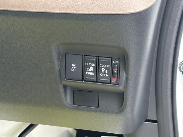 フリード ｅ：ＨＥＶエアー　ＥＸ　登録済未使用車　３列６人　ホンダセンシング　１１．４インチナビ２４７ＶＦＬＩ　全方位モニタ　ナビ連動ＥＴＣ２．０　前後ドラレコＤＲＣ２ＣＡＭセット　両側パワスラ　フレッシュキーパー施工済　新車保証継承（63枚目）