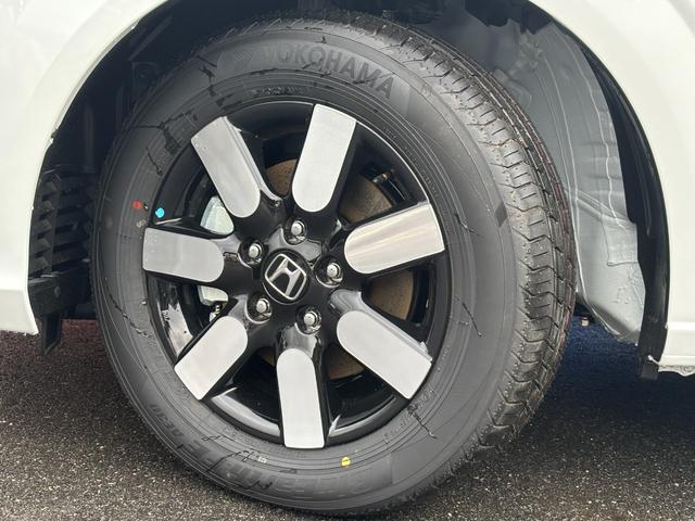 フリード ｅ：ＨＥＶエアー　ＥＸ　登録済未使用車　３列６人　ホンダセンシング　１１．４インチナビ２４７ＶＦＬＩ　全方位モニタ　ナビ連動ＥＴＣ２．０　前後ドラレコＤＲＣ２ＣＡＭセット　両側パワスラ　フレッシュキーパー施工済　新車保証継承（75枚目）