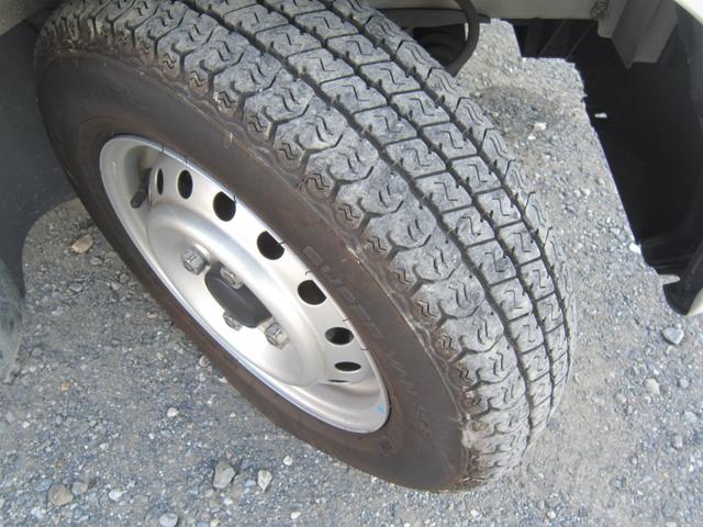 ハイゼットカーゴ クルーズターボＳＡＩＩＩ　エアコン　パワステ　パワーウインドウ　Ｗエアーバッグ　キーレス　ＡＢＳ　ＴＲＣ　ＨＤＤナビ　フルセグＴＶ　電格ミラー　ＥＴＣ　ＣＤ　ＤＶＤ　Ｂｌｕｅｔｏｏｔｈ　アイドリングストップ　記録簿　取説（28枚目）