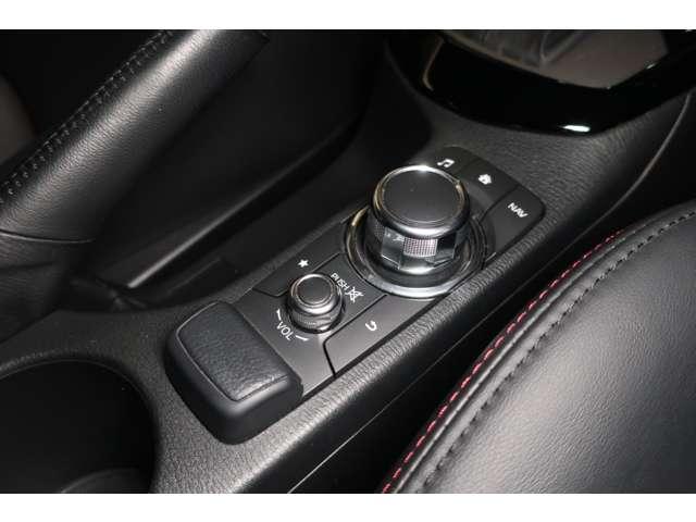 マツダのカーコネクティビティシステム『マツダコネクト』　車両の各種設定や燃費モニター、オーディオコントロール、ハンズフリーなど様々な機能があります。