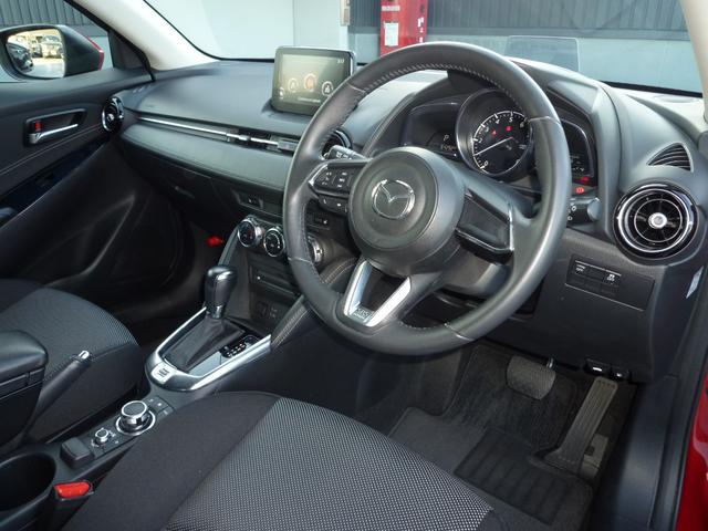 デミオ １．３　１３Ｓ　ツーリング　運転席助手席シートヒーター　ヘッドアップＤ　純正アームレスト　ＥＴＣ　ＣＤ／ＤＶＤプレーヤー　フルセグ　ＵＳＢ　ＩＳＯＦＩＸ　トノカバー　ＬＥＤヘッドライト　キーレス　１５インチ純正アルミホイール（3枚目）