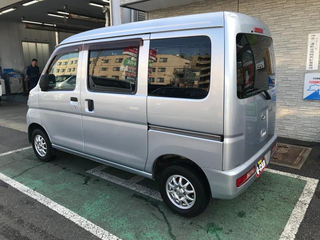 ハイゼットカーゴ ＤＸ　ラジオ　オーバーヘッドコンソール　ＥＴＣ　両側スライドドア　フロントパワーウインドウ　集中ドアロック　社外アルミホイール　エアコン　パワステ（5枚目）
