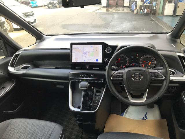 ヴォクシー Ｓ－Ｇ　１０インチディスプレイオーディオプラス　両側電動スライドドア　１３．２インチ有機ＥＬ後席ディスプレイ　ＥＴＣ２．０　ＣＤＤＶＤ再生　フルセグＴＶ　ミラーキャスト　クルーズコントロール　衝突軽減ブレーキ（3枚目）