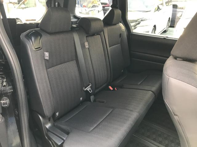 ヴォクシー Ｓ－Ｇ　１０インチディスプレイオーディオプラス　両側電動スライドドア　１３．２インチ有機ＥＬ後席ディスプレイ　ＥＴＣ２．０　ＣＤＤＶＤ再生　フルセグＴＶ　ミラーキャスト　クルーズコントロール　衝突軽減ブレーキ（20枚目）