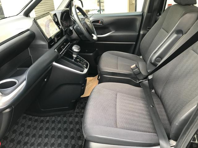 ヴォクシー Ｓ－Ｇ　１０インチディスプレイオーディオプラス　両側電動スライドドア　１３．２インチ有機ＥＬ後席ディスプレイ　ＥＴＣ２．０　ＣＤＤＶＤ再生　フルセグＴＶ　ミラーキャスト　クルーズコントロール　衝突軽減ブレーキ（24枚目）