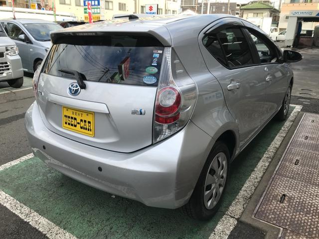 アクア Ｇ　純正ＳＤナビＷ６４　バックモニタ　ＥＴＣ　Ｂｌｕｅｔｏｏｔｈ接続　フルセグＴＶ　オートエアコン　キーレスエントリー　ステアリングリモコン　踏み間違い加速制御システム　ソナー（3枚目）