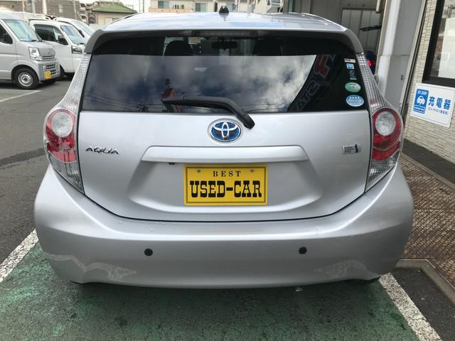 アクア Ｇ　純正ＳＤナビＷ６４　バックモニタ　ＥＴＣ　Ｂｌｕｅｔｏｏｔｈ接続　フルセグＴＶ　オートエアコン　キーレスエントリー　ステアリングリモコン　踏み間違い加速制御システム　ソナー（4枚目）