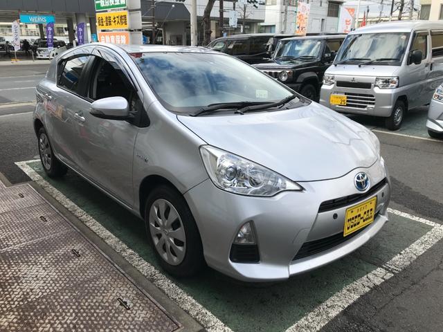 アクア Ｇ　純正ＳＤナビＷ６４　バックモニタ　ＥＴＣ　Ｂｌｕｅｔｏｏｔｈ接続　フルセグＴＶ　オートエアコン　キーレスエントリー　ステアリングリモコン　踏み間違い加速制御システム　ソナー（8枚目）