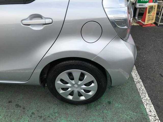 アクア Ｇ　純正ＳＤナビＷ６４　バックモニタ　ＥＴＣ　Ｂｌｕｅｔｏｏｔｈ接続　フルセグＴＶ　オートエアコン　キーレスエントリー　ステアリングリモコン　踏み間違い加速制御システム　ソナー（13枚目）