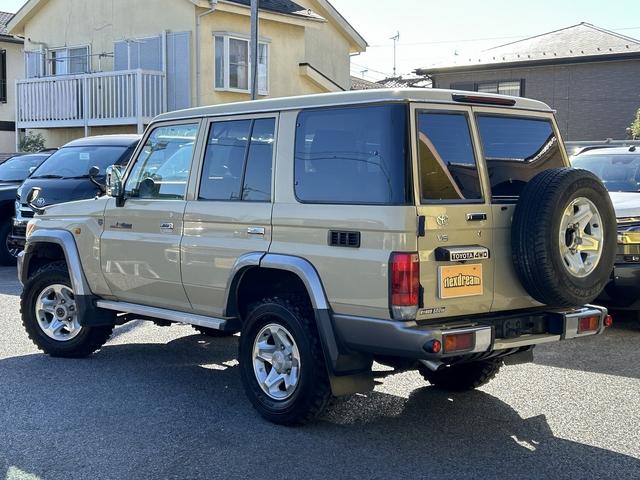 ランドクルーザー70 バン ベージュ 前後デフロック TOYOTAロゴグリル(3枚目)