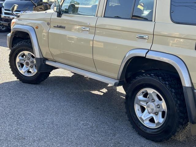 ランドクルーザー70 バン ベージュ 前後デフロック TOYOTAロゴグリル(6枚目)