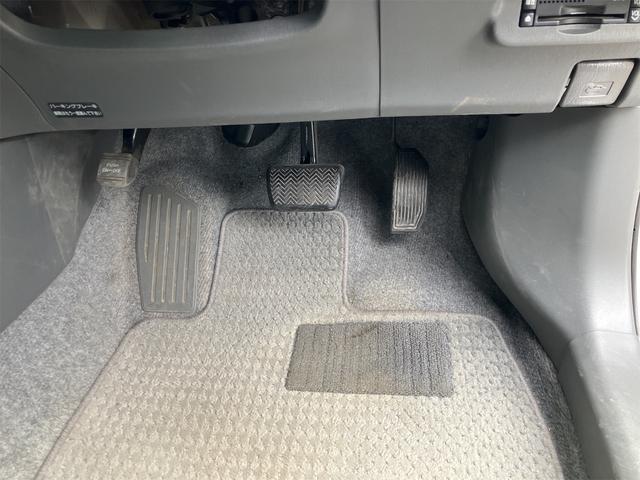 プリウス Ｓツーリングセレクション　キーレス　スマートキー　衝突安全ボディ　ＬＥＤ　アイドリングストップ（18枚目）