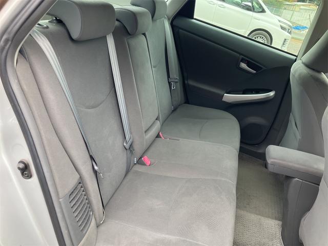 プリウス Ｓツーリングセレクション　キーレス　スマートキー　衝突安全ボディ　ＬＥＤ　アイドリングストップ（26枚目）